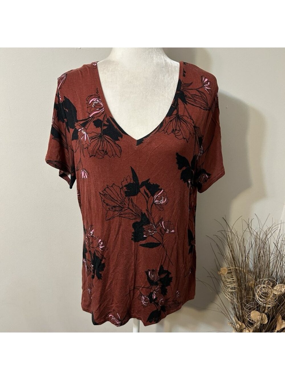Apt 9 Essentials Collection Women V-Neck Short Sleeve Top Floral Brown Black XL
